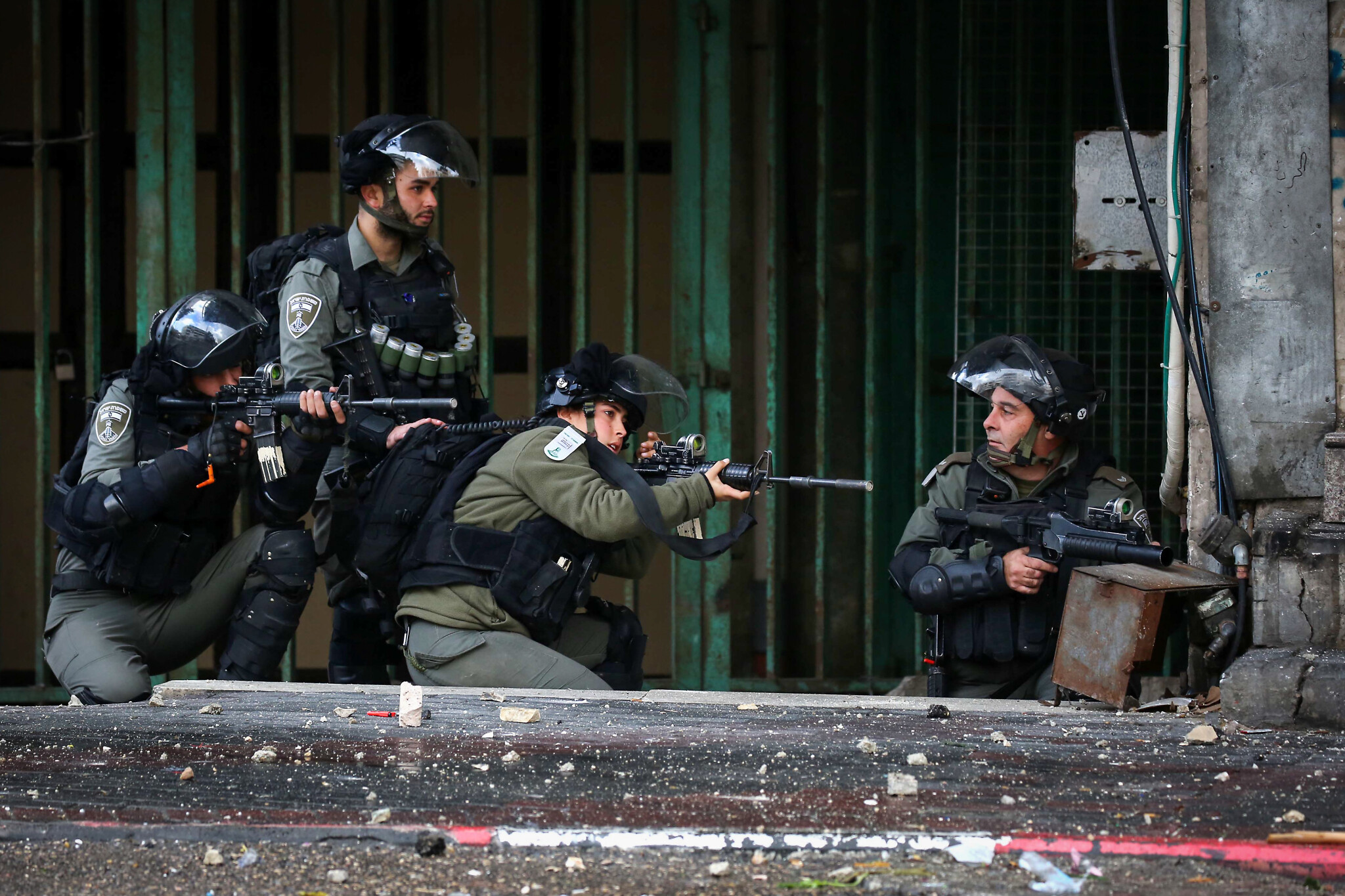 Israeli security forces clash with Palestinian protesters in the West Bank city of Hebron on December 9, 2019.  Photo by Wisam Hashlamoun/Flash90 *** Local Caption *** חברון
חיילים
ישראלים
הפגנה
עימותים
זריקת אבנים
פלסטינים