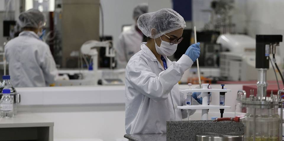 Laboratory employees work on the pilot production phase of Russia's Sputnik V Coronavirus vaccine for COVID-19 at the pharmaceutical company Uniao Quimica in Brasilia, Brazil, Monday, Jan. 25, 2021. (AP Photo/Eraldo Peres)