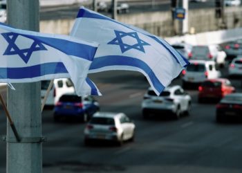 8539342 19.10.2023 Флаги Израиля на одной из улиц в Тель-Авиве. Стрингер / РИА Новости