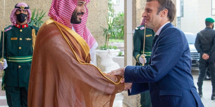 FILE PHOTO: Saudi Crown Prince, Mohammed bin Salman receives French President Emmanuel Macron in Jeddah, Saudi Arabia, December 4, 2021. Bandar Algaloud/Courtesy of Saudi Royal Court/Handout via REUTERS