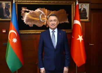 Azerbaycan'ın başkenti Bakü'de, Türkiye-Azerbaycan-Gürcistan Parlamentoları Dışişleri Komisyonları Üçlü Ortak 10. Toplantısı düzenlenecek. TBMM Dışişleri Komisyonu Başkanı ve AK Parti Ankara Milletvekili Fuat Oktay, yarın düzenlenecek toplantıya katılmak üzere Bakü'ye geldi.Oktay, basın mensuplarına açıklamada bulundu. ( Resul Rehimov - Anadolu Ajansı )