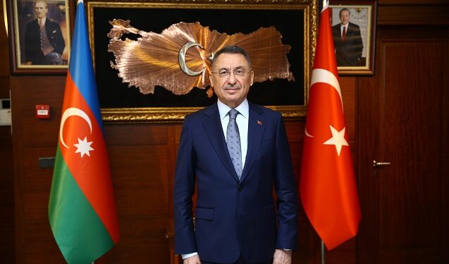 Azerbaycan'ın başkenti Bakü'de, Türkiye-Azerbaycan-Gürcistan Parlamentoları Dışişleri Komisyonları Üçlü Ortak 10. Toplantısı düzenlenecek. TBMM Dışişleri Komisyonu Başkanı ve AK Parti Ankara Milletvekili Fuat Oktay, yarın düzenlenecek toplantıya katılmak üzere Bakü'ye geldi.Oktay, basın mensuplarına açıklamada bulundu. ( Resul Rehimov - Anadolu Ajansı )