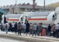 TÜRKİYE'DEN İRAN'A AÇILAN ESENDERE GÜMRÜK KAPISI'NDA, İRAN GÜMRÜĞÜNDE YAŞANAN SİSTEMSEL ARIZA NEDENİYLE YAKLAŞIK 5 KİLOMETRELİK TIR KUYRUĞU OLUŞTU. (METİN TEK/HAKKARİ-İHA)
Türkiye'den İran'a açılan Esendere Gümrük Kapısı'nda, İran gümrüğünde yaşanan sistemsel arıza nedeniyle yaklaşık 5 kilometrelik tır kuyruğu oluştu.